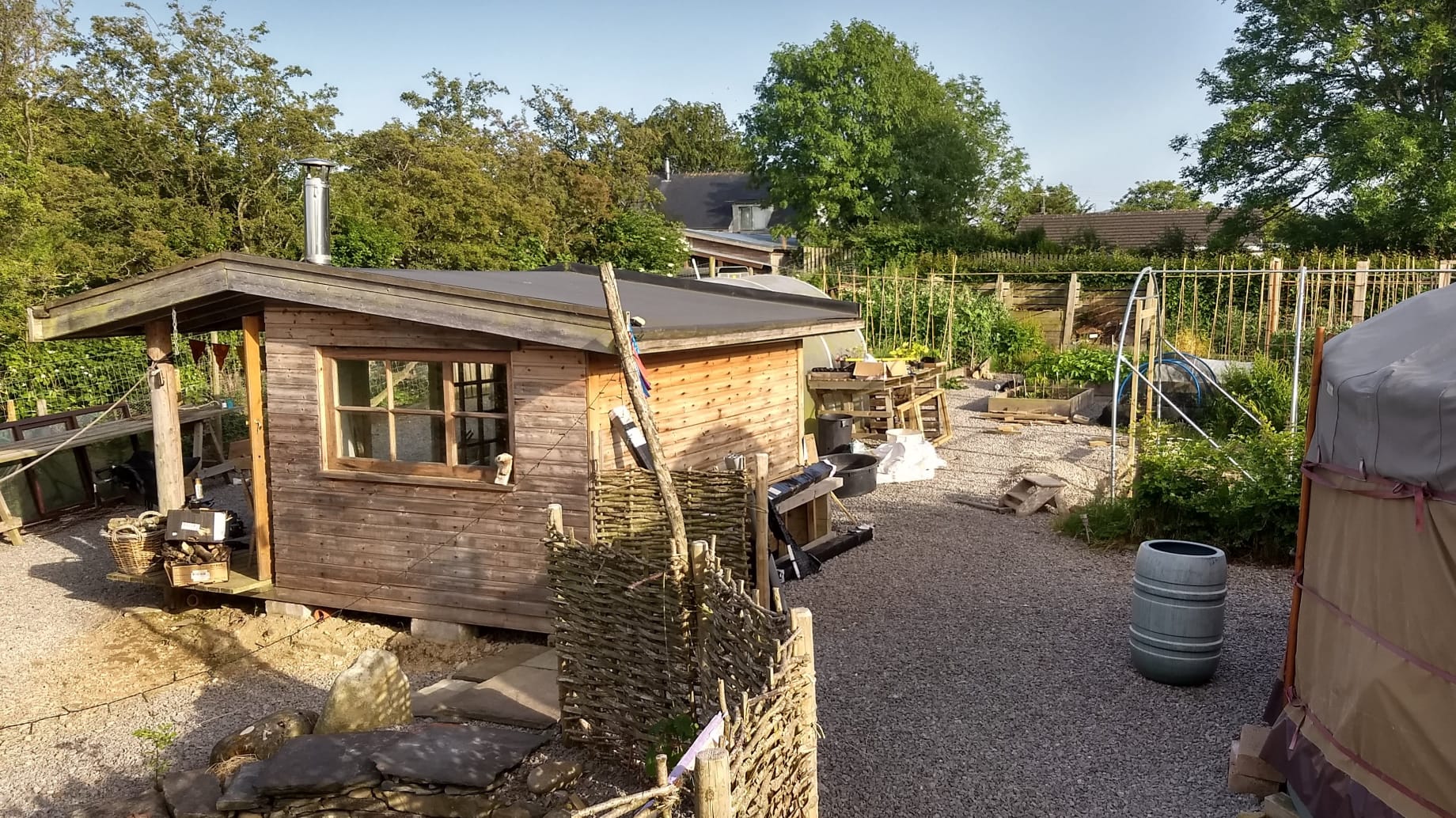 A image that shows a mountain range 